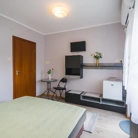 Csini Vendeghaz * Balatonfoldvar