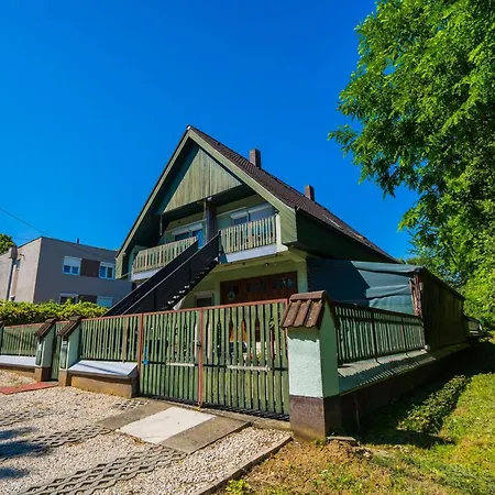 Csini Vendeghaz Guest house Balatonfoldvar