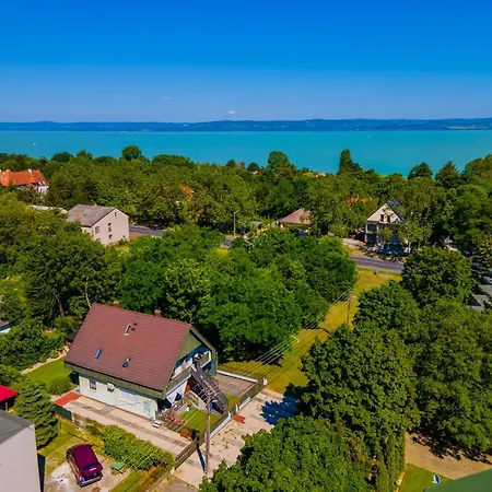 Csini Vendeghaz Guest house Balatonfoldvar